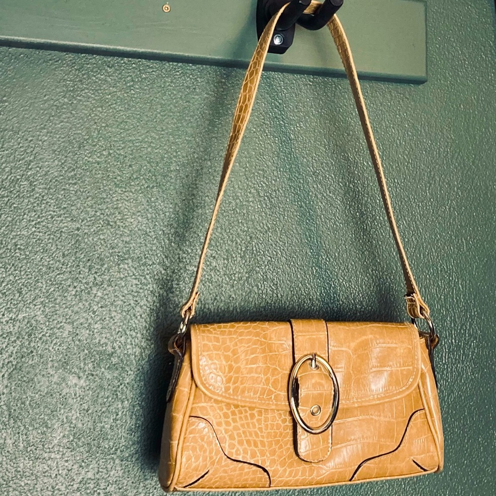 Vintage Tan Oval Closure Purse
